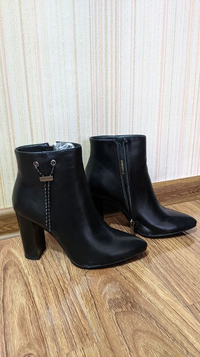 Полусапожка бренда  LORETA