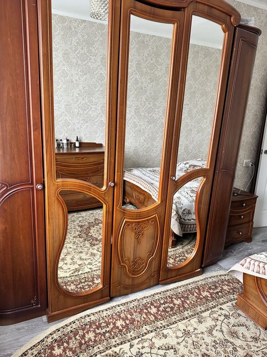 Продается спальный гарнитур