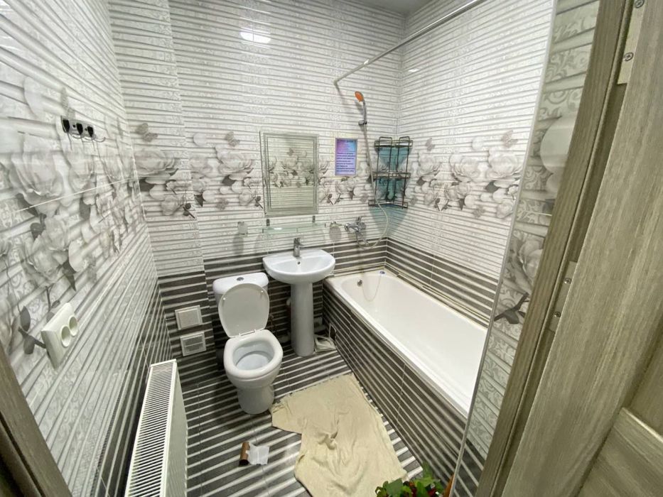 Срочно 2 хона килинган квартира ижарага берилади 6 микрорайон