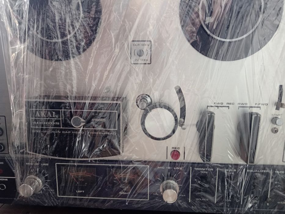 Lot 4 magnetoane Akai