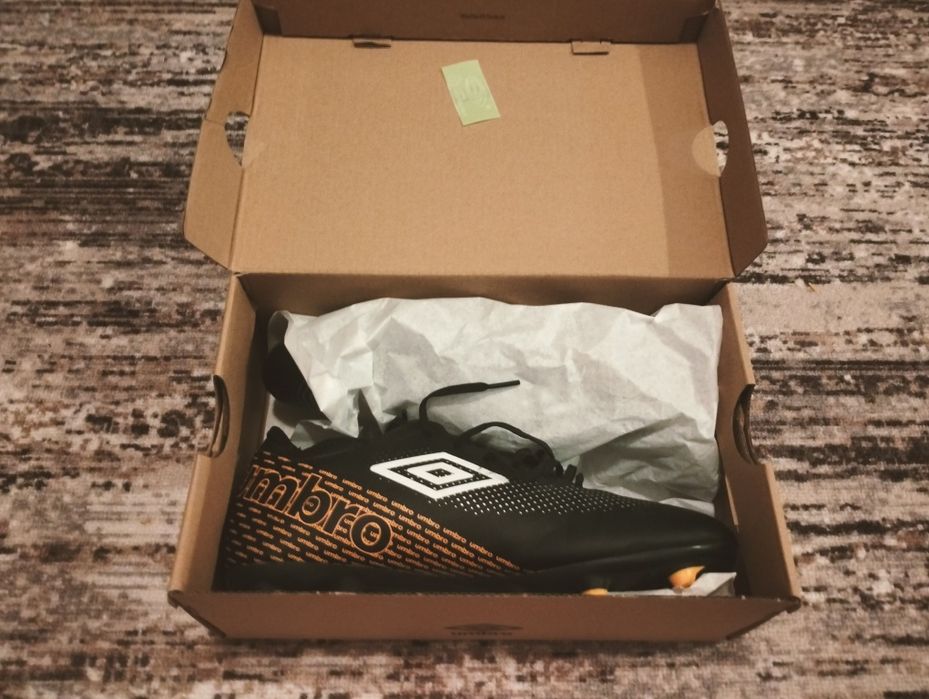 Ghete fotbal umbro va rog cumparatile!