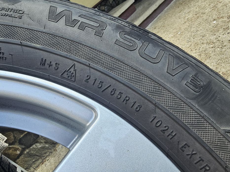 Roți de iarnă 215/55/R16 - jante aliaj + senzori presiune + anvelope Nokian