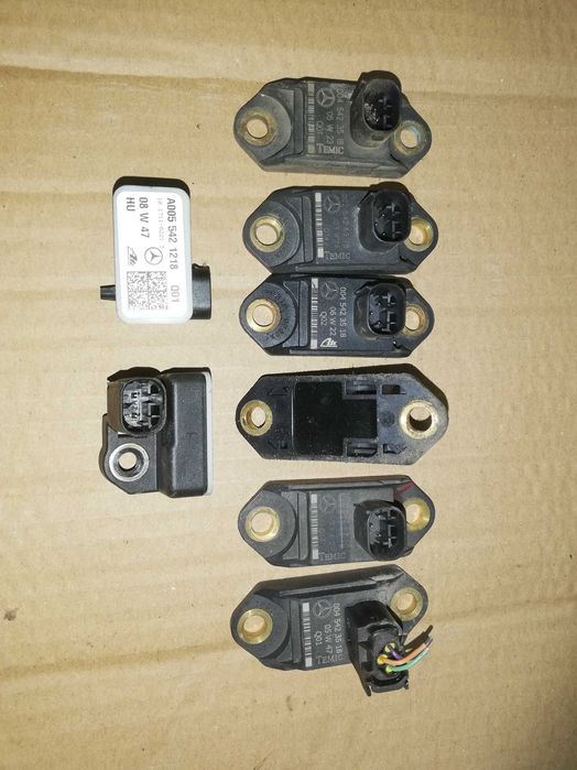 Датчик ниво масло на картера и ниво светлини и окачването от Мерцедес