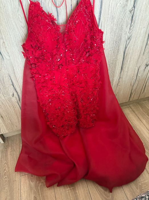 Бална рокля червена