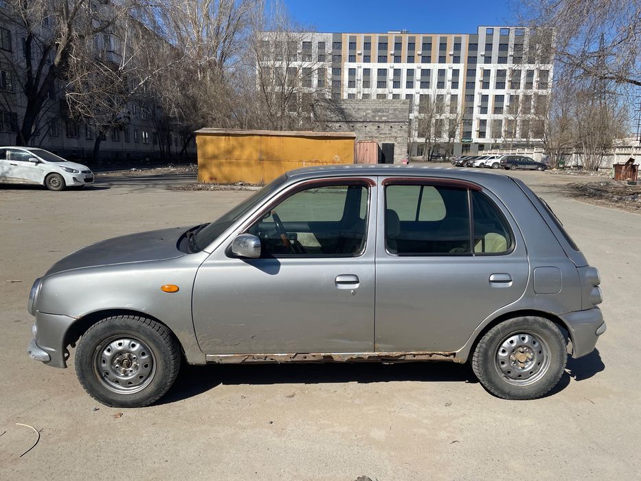 Продам Nissan march 2000