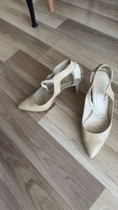 Pantofi cu toc din piele naturala