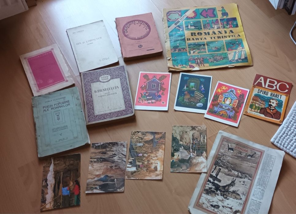 lot de carti, harta .calendar si ilustratii vechi pt colectionari