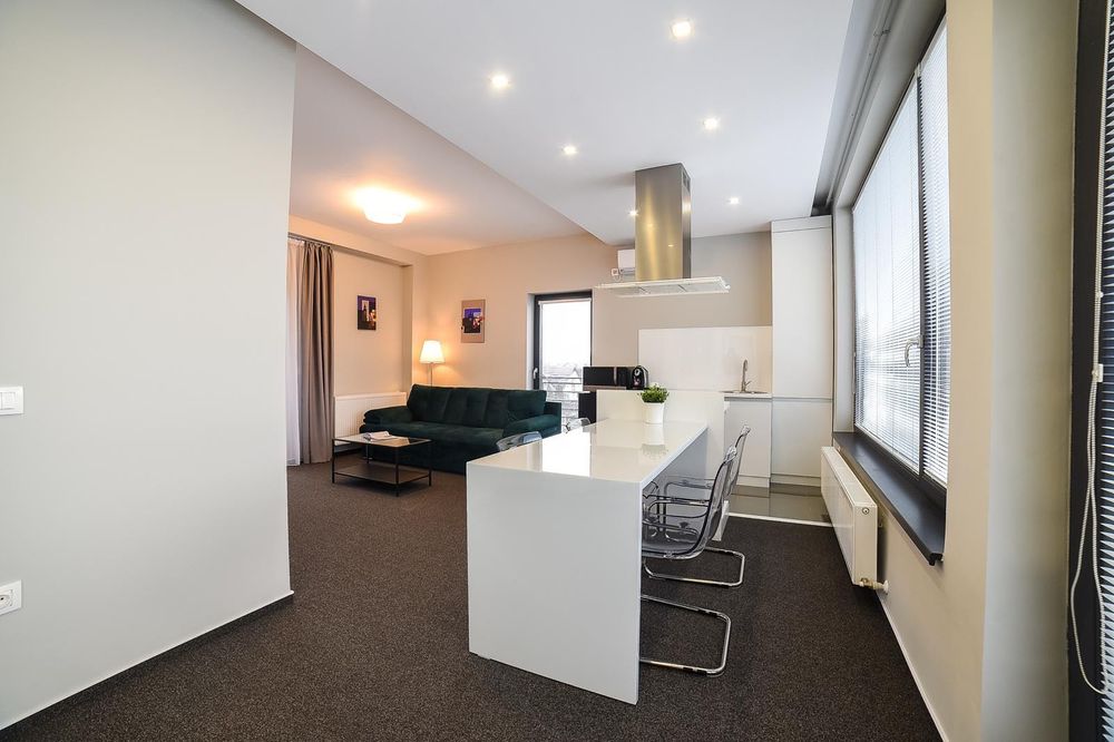 Inchiriez Penthouse regim hotelier zona Coresi 7