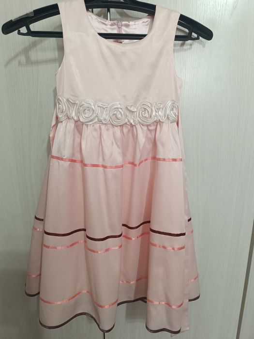 Продаю платье на девочку