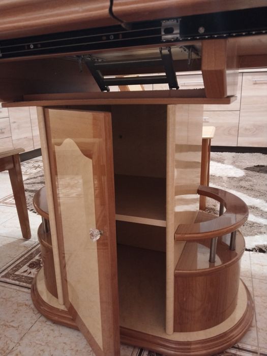 Кухненный стол со стульчиками