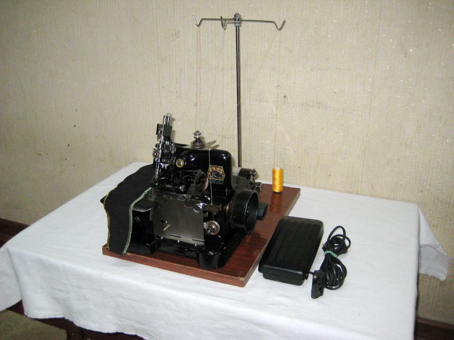 Оверлог оригинал черный свет отлично шёт почти новым состоянии!