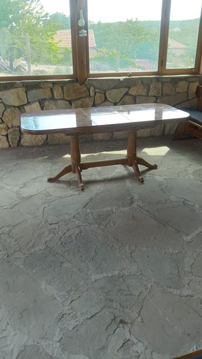 Масивна дървена маса с р-р 180/90см.