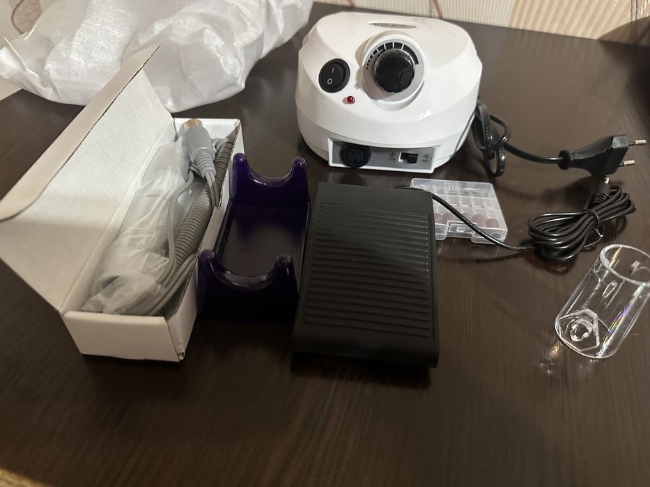 Аппарат для маникюра и педикюра с педалью