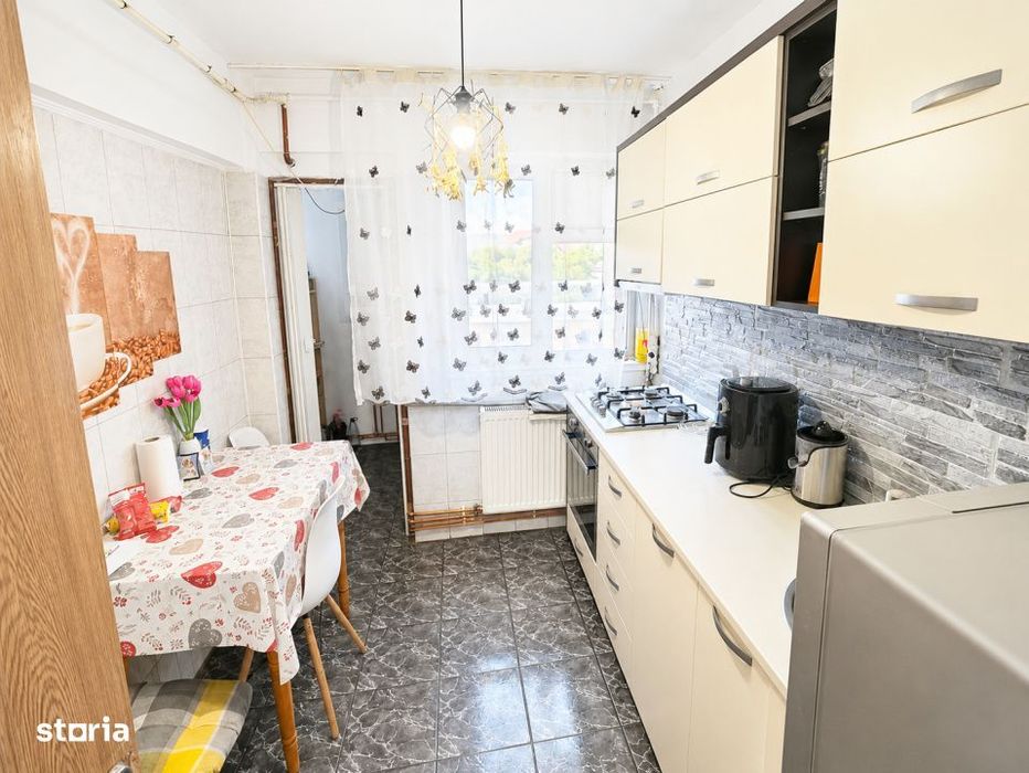 Apartament Nord, etaj intermediar, decomandat, renovat