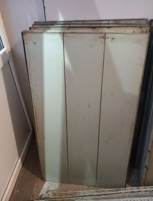 Vand urgent Rafturi metalice  60 cm /100 cm-7 buc