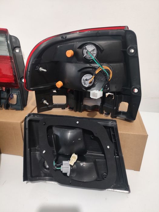 Карина Е задний фонарь седан