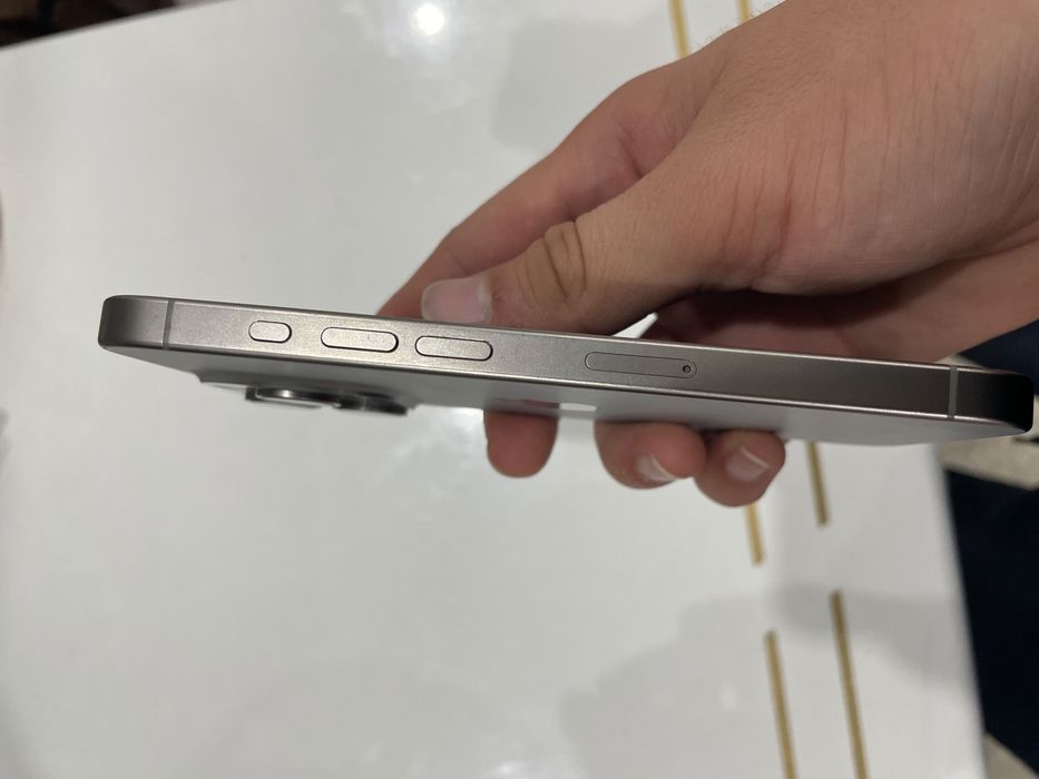 продаю Iphone 15 pro