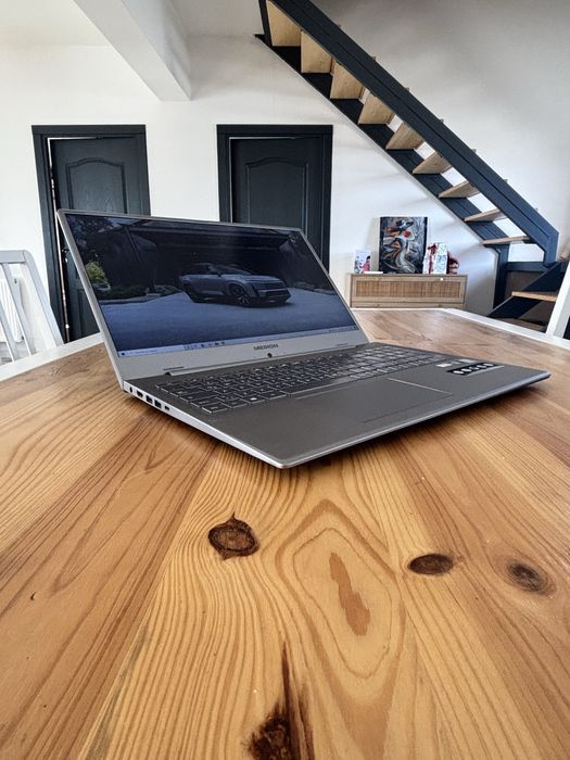 Medion 17,3• procesor i5 generatia 10• 12gb ram DDR4• SSD