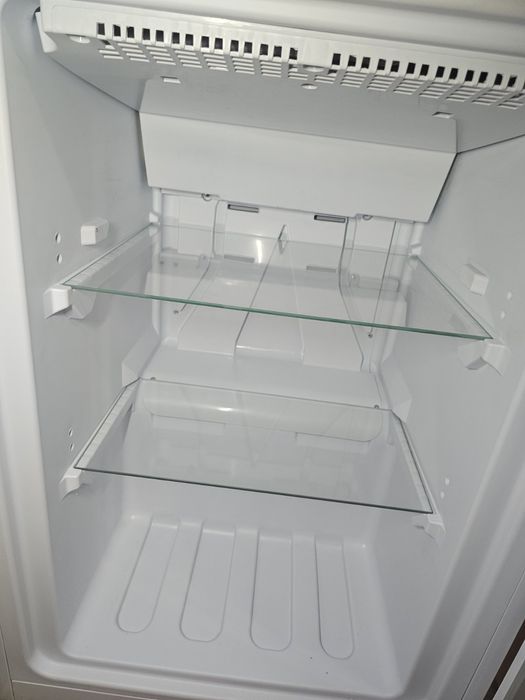 Хладилник Hotpoint Arison