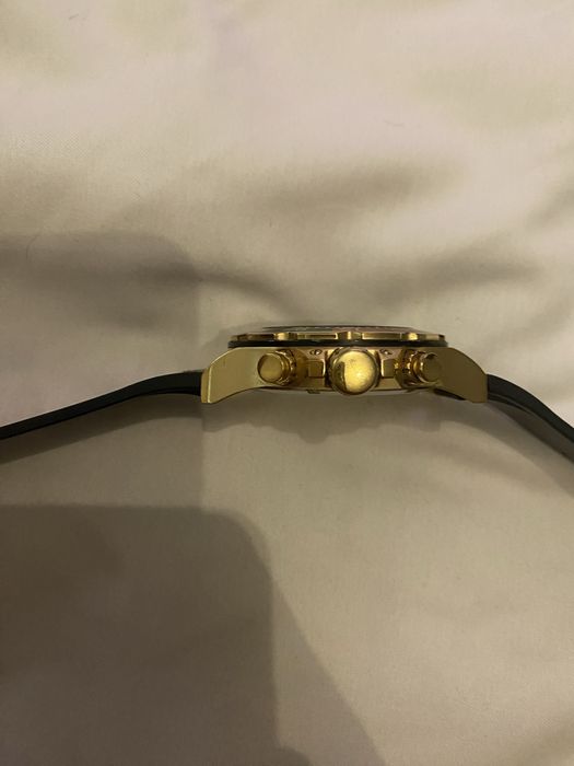 Ceas invicta auriu