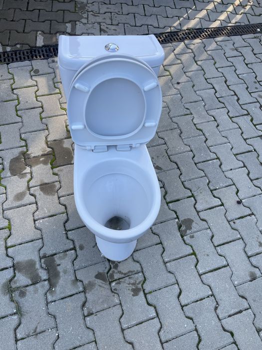 Тоалетни чиния тип моноблок Видима