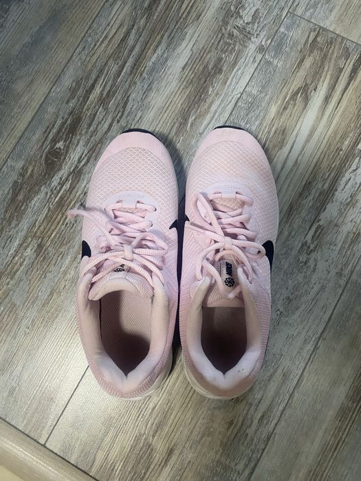 Маратонки Nike розови
