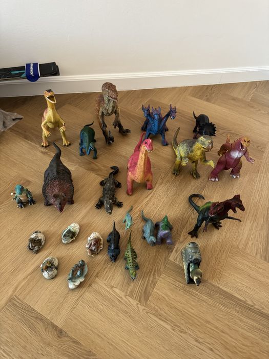 Vand colectie dinozauri