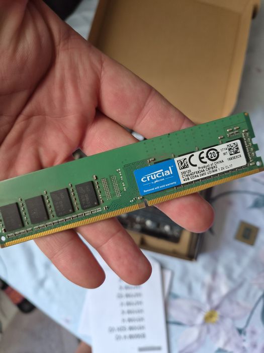 Memorie ram dd4 4gb 2400Mhz cl17