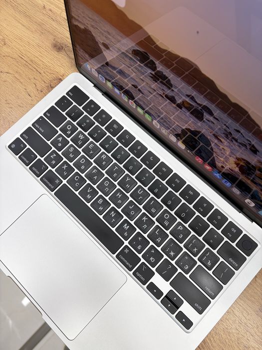 Macbook Air M2 8/256gb| iStatus store