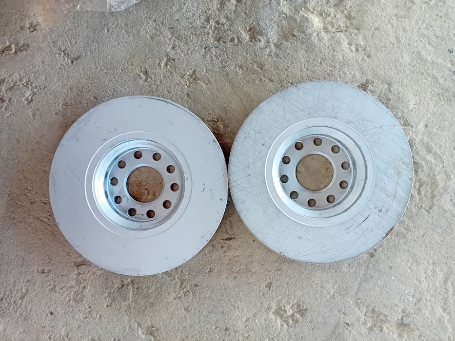 Set discuri frana fata Bosch,sunt noi nefolosite Cod : 0 986 479 R82