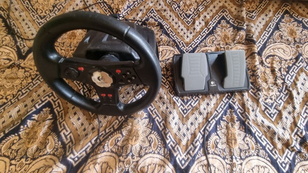 Logitech волан эа игри на каране на кола и други превозни средства