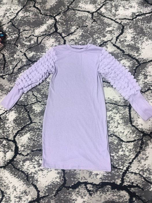 Продам платья на девочку 6-8 лет