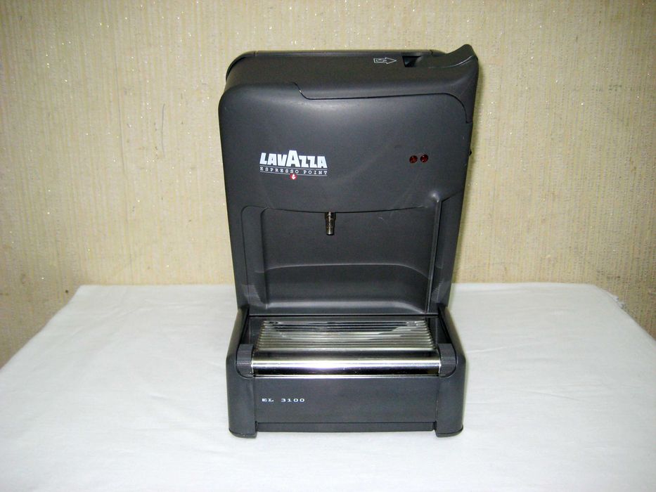 Кофе машинка LavAzza оригинал(made in Italy)отличном рабочим состоянии