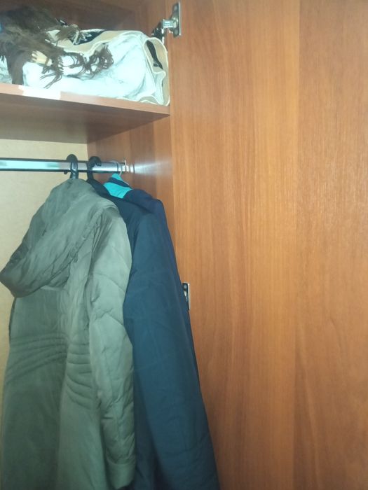 Продам шкаф платяной .