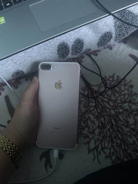 Айфон 7+ продам