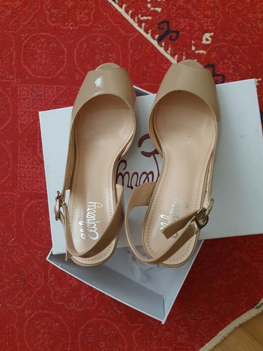 Продам босоножки 38 разм