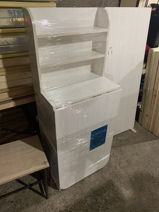 Стол маникюрный с встроенным пылесосом