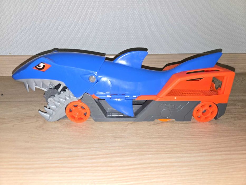 Hot Wheels monster trucks / акула / Прави свързващи елементи за писта