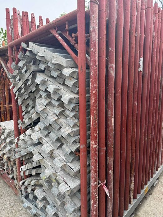 Vând schela metalica