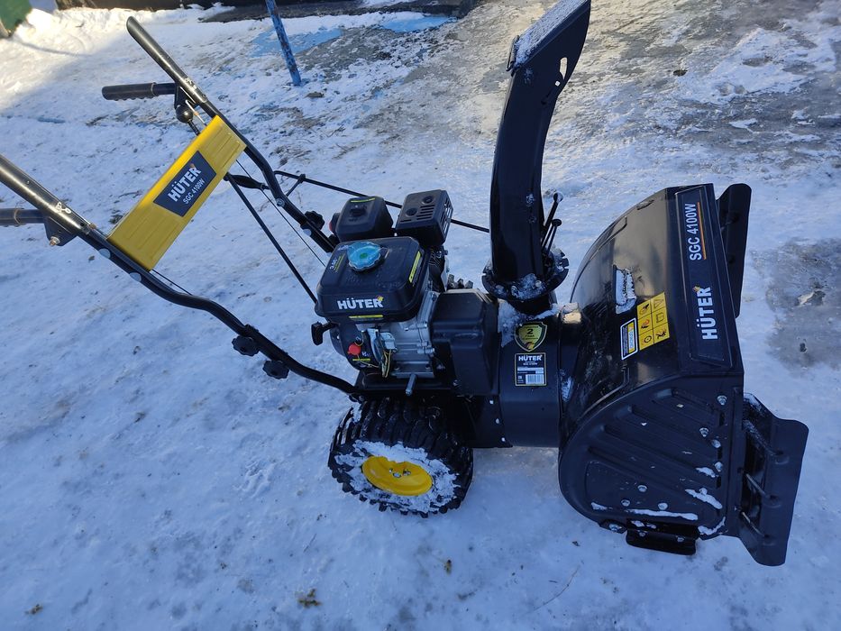 Продам снегоуборочную машину