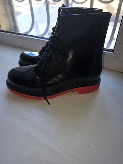 Продаю резиновые ботник.