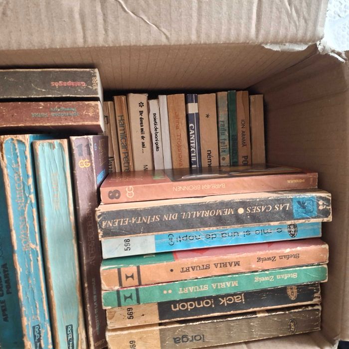 Urgent Carti de citit la cutie