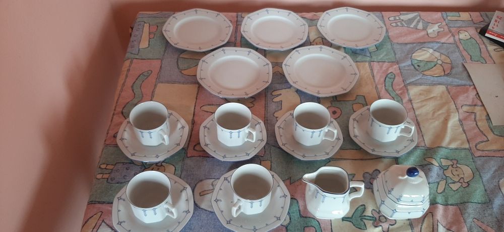 Прекрасен, немски сервиз за кафе.