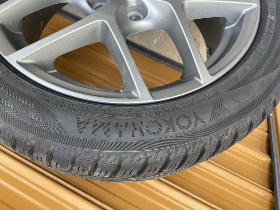 Джанти с гуми зимни 17 цола за волво