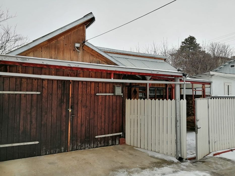 Casa centru comunei Veresti