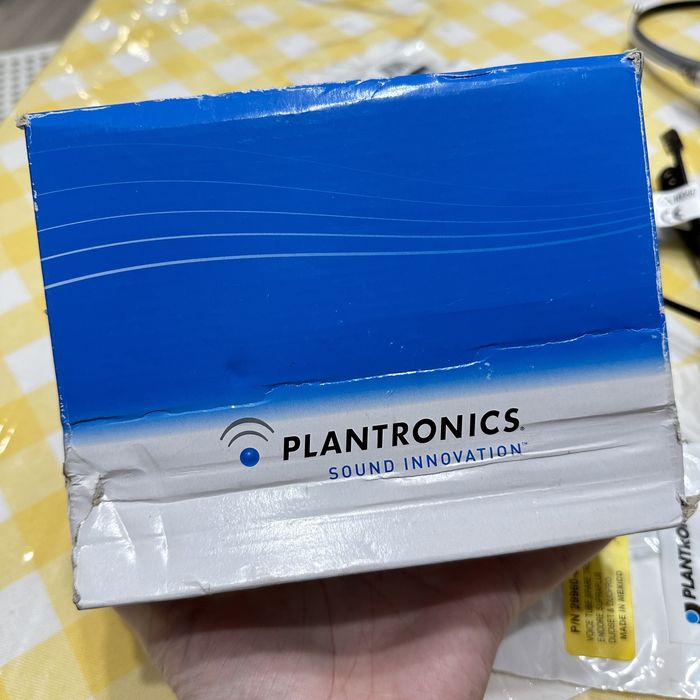 Продам гарнитуру Plantronics