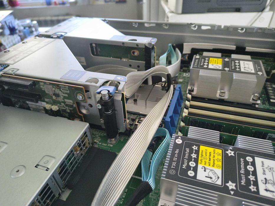 Сървър HPE DL380 Gen10 24sff 2*X Gold 6154 18C 3.0-3.9GHZ 64Gb 8*NVMe U.2 16*SATA/SAS P816i-a/4GB
