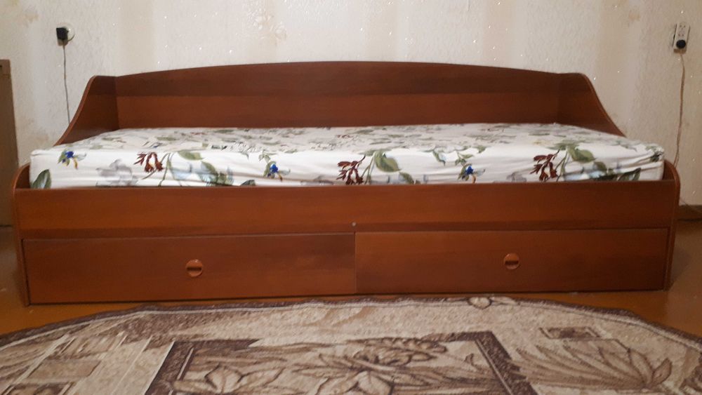 Кровать с ящиками для хранения