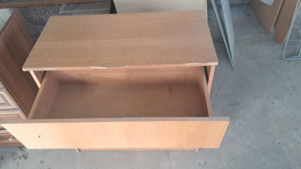 Манеж, телевизор, диван,камод продам мебель б/у