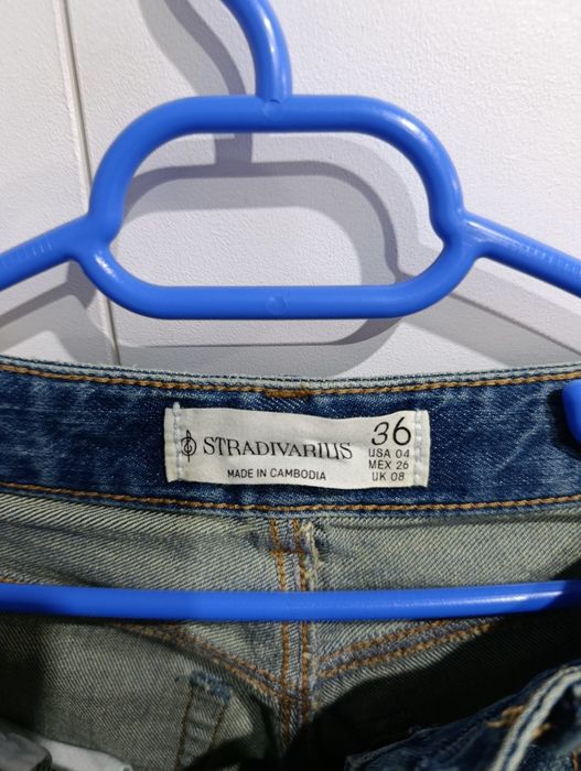 Vând blugi Stradivarius – mărimea 36